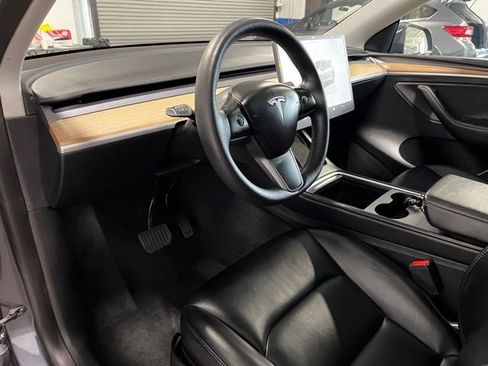 Used 2023 Tesla Model Y Long Range AWD/4WD image 19