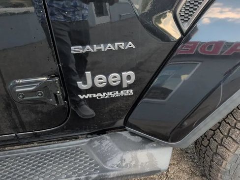 Used 2018 Jeep Wrangler Unlimited Sahara w/ LED Lighting Group AWD/4WD image 20