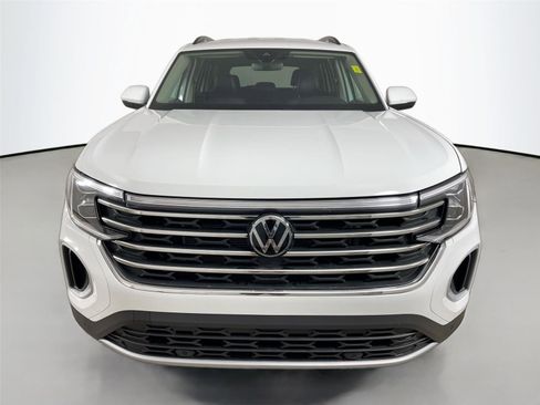 Used 2024 Volkswagen Atlas SE image 2