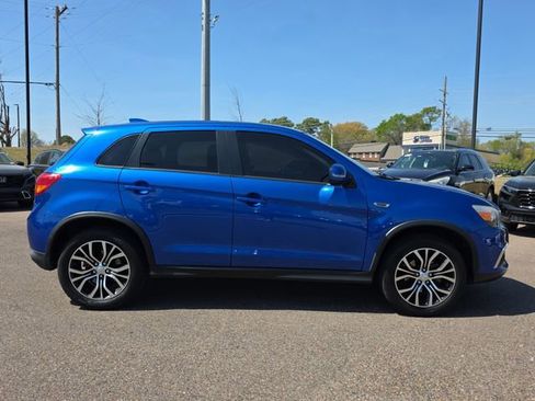 Used 2017 Mitsubishi Outlander Sport SE image 2