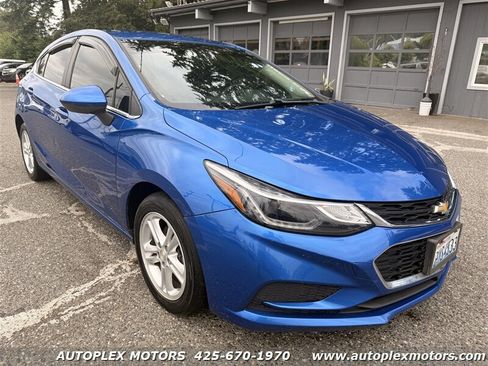 Used 2018 Chevrolet Cruze LT FWD image 1