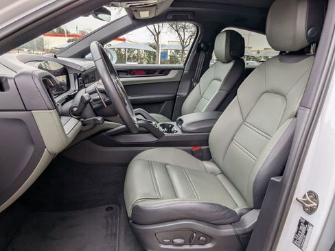 Certified 2025 Porsche Cayenne Coupe image 5