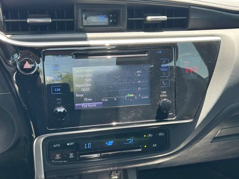 Used 2018 Toyota Corolla LE FWD image 19