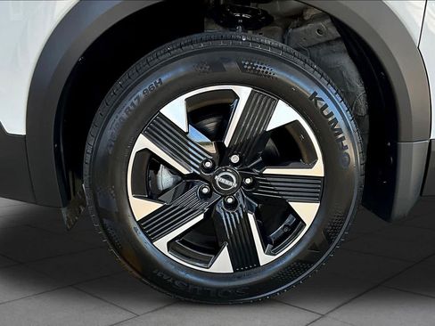 Used 2025 Nissan Kicks SV AWD/4WD image 21