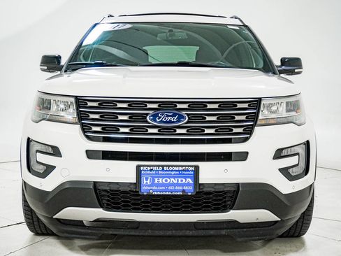 Used 2017 Ford Explorer XLT w/ Equipment Group 202A AWD/4WD image 14