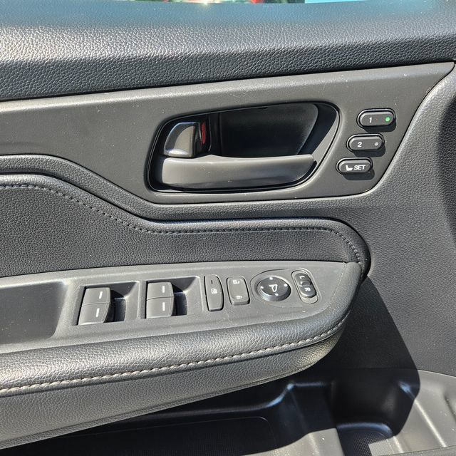 Used 2025 Honda Odyssey EX-L image 16
