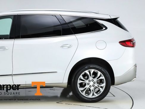 Used 2018 Buick Enclave Avenir w/ Avenir Technology Package AWD/4WD image 44