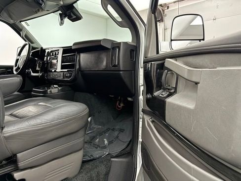 Used 2019 GMC Savana 2500 Extended w/ Enhanced Convenience Package image 43