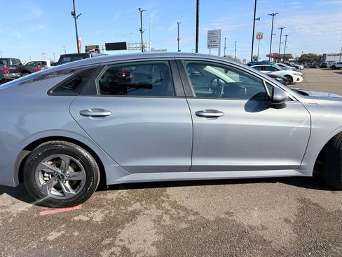 Used 2022 Kia K5 LX image 9