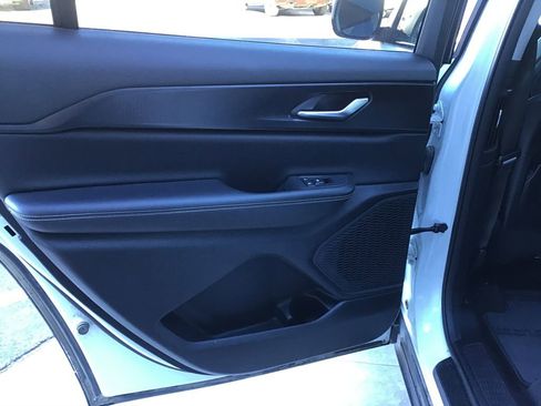 Used 2023 Jeep Grand Cherokee L Laredo image 14