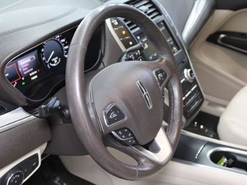 Used 2019 Lincoln MKC Premiere FWD image 9