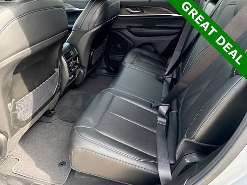 Used 2025 Jeep Grand Cherokee Limited w/ Luxury Tech Group II image 34