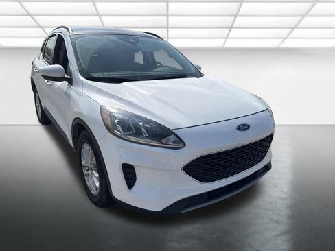 Used 2020 Ford Escape SE FWD image 3