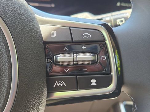 New 2026 Kia Carnival EX FWD image 25