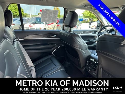 Used 2022 Jeep Grand Cherokee L Limited w/ Black Appearance Package AWD/4WD image 44