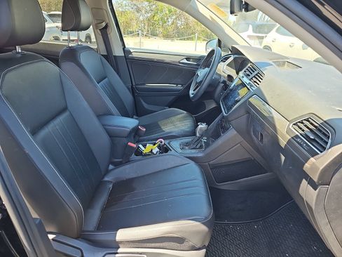 Used 2022 Volkswagen Tiguan SE FWD image 13