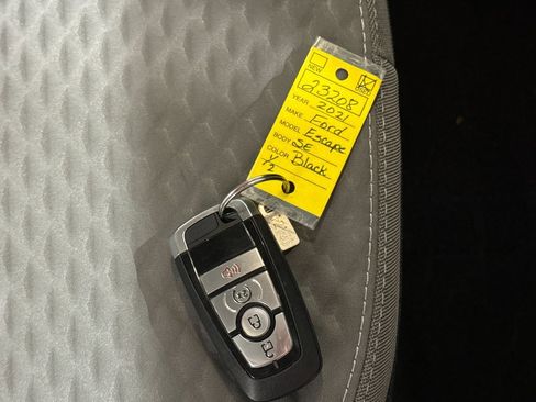 Used 2021 Ford Escape SE w/ Cold Weather Package image 40