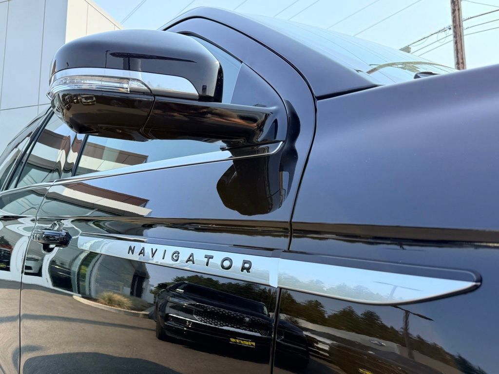 New 2027 Lincoln Navigator Premiere AWD/4WD image 38