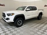 Used 2022 Toyota Tacoma TRD Off-Road image 1