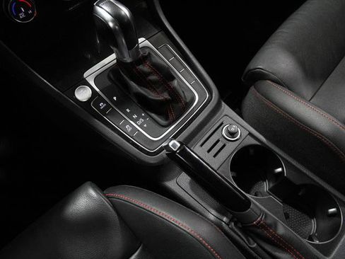 Used 2017 Volkswagen GTI SE image 14