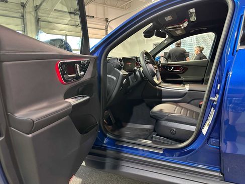 Used 2024 Mercedes-Benz GLC 300 4MATIC image 18