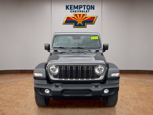 Used 2025 Jeep Wrangler Unlimited Sport AWD/4WD image 1