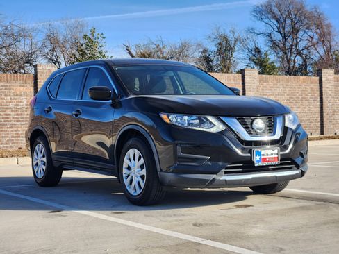 Used 2018 Nissan Rogue S image 4