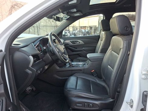 Used 2023 Chevrolet Traverse LT w/ LT Premium Package image 14