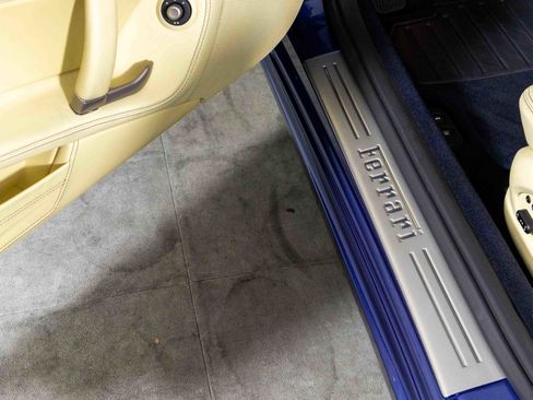 Used 2010 Ferrari California image 39