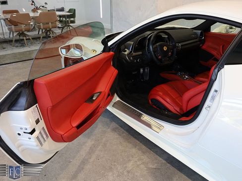 Used 2014 Ferrari 458 Italia Coupe RWD image 19