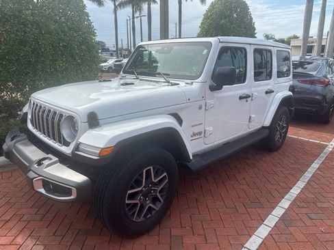 Used 2024 Jeep Wrangler Unlimited Sahara w/ Technology Group AWD/4WD image 2