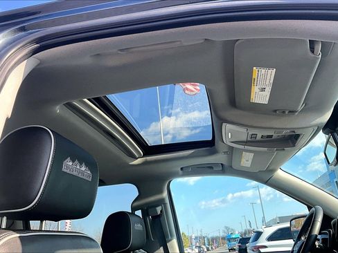 Used 2017 Chevrolet Silverado 1500 High Country image 17