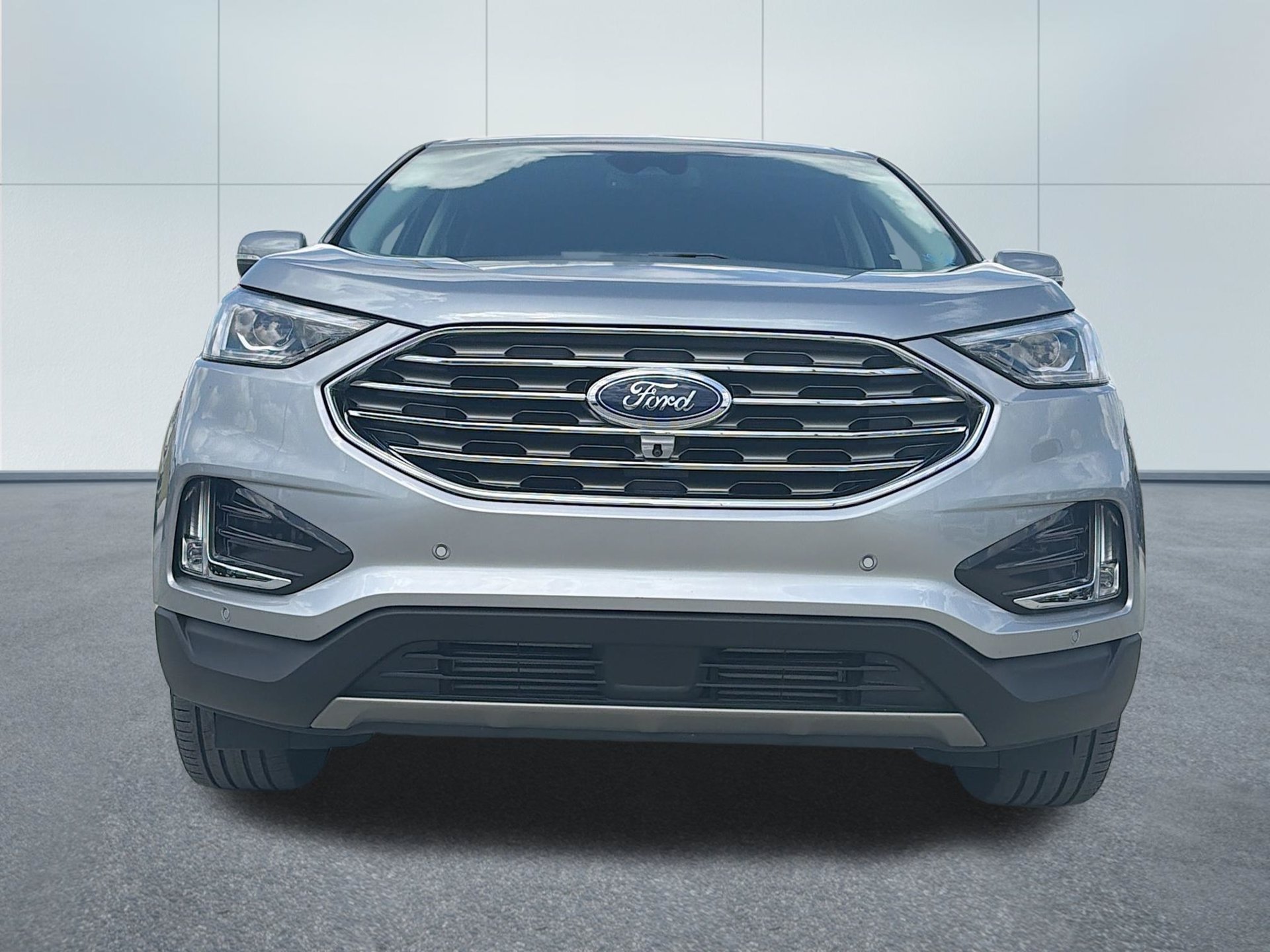 Used 2024 Ford Edge Titanium w/ Equipment Group 301A AWD/4WD image 2