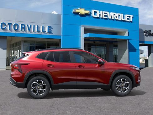 New 2026 Chevrolet Trax LT w/ Driver Confidence Package FWD image 5