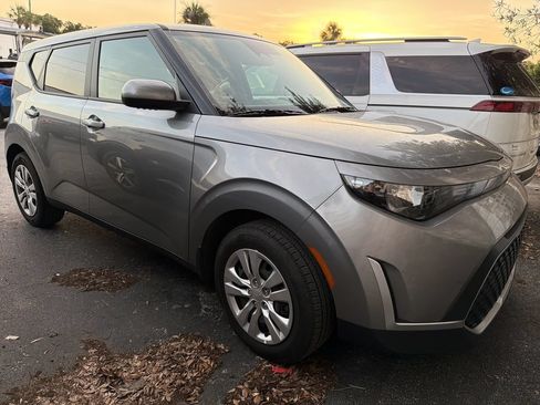 Certified 2025 Kia Soul LX FWD image 1