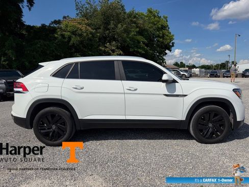 Used 2023 Volkswagen Atlas Cross Sport SE w/ Panoramic Sunroof Package FWD image 6
