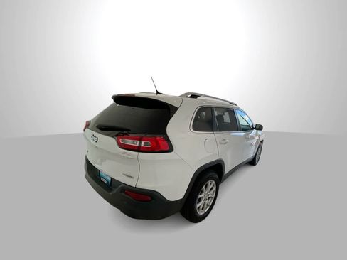 Used 2016 Jeep Cherokee Latitude AWD/4WD image 8