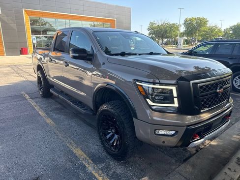 Used 2020 Nissan Titan PRO-4X w/ Pro-4x Convenience Package AWD/4WD image 6
