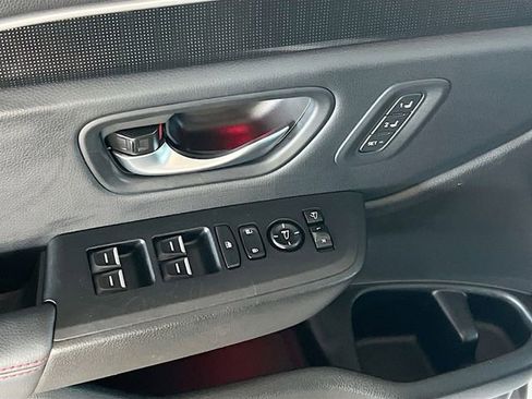 Used 2025 Honda Pilot Black Edition image 11