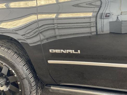 Used 2019 GMC Yukon XL Denali w/ Denali Ultimate Package image 10