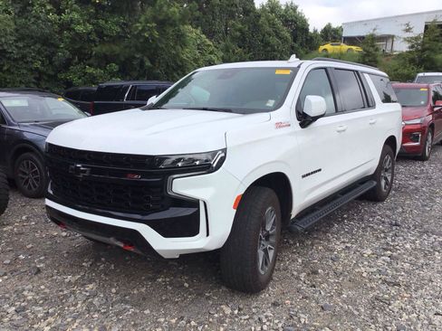 Used 2024 Chevrolet Suburban Z71 w/ Luxury Package AWD/4WD image 2
