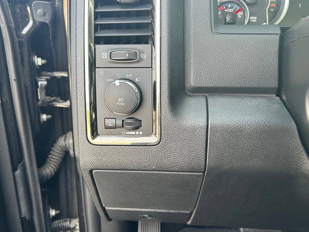 Used 2018 RAM 2500 Big Horn w/ Sport Appearance Group AWD/4WD image 18