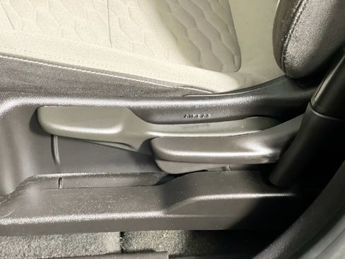 Used 2018 Chevrolet Equinox LS image 14