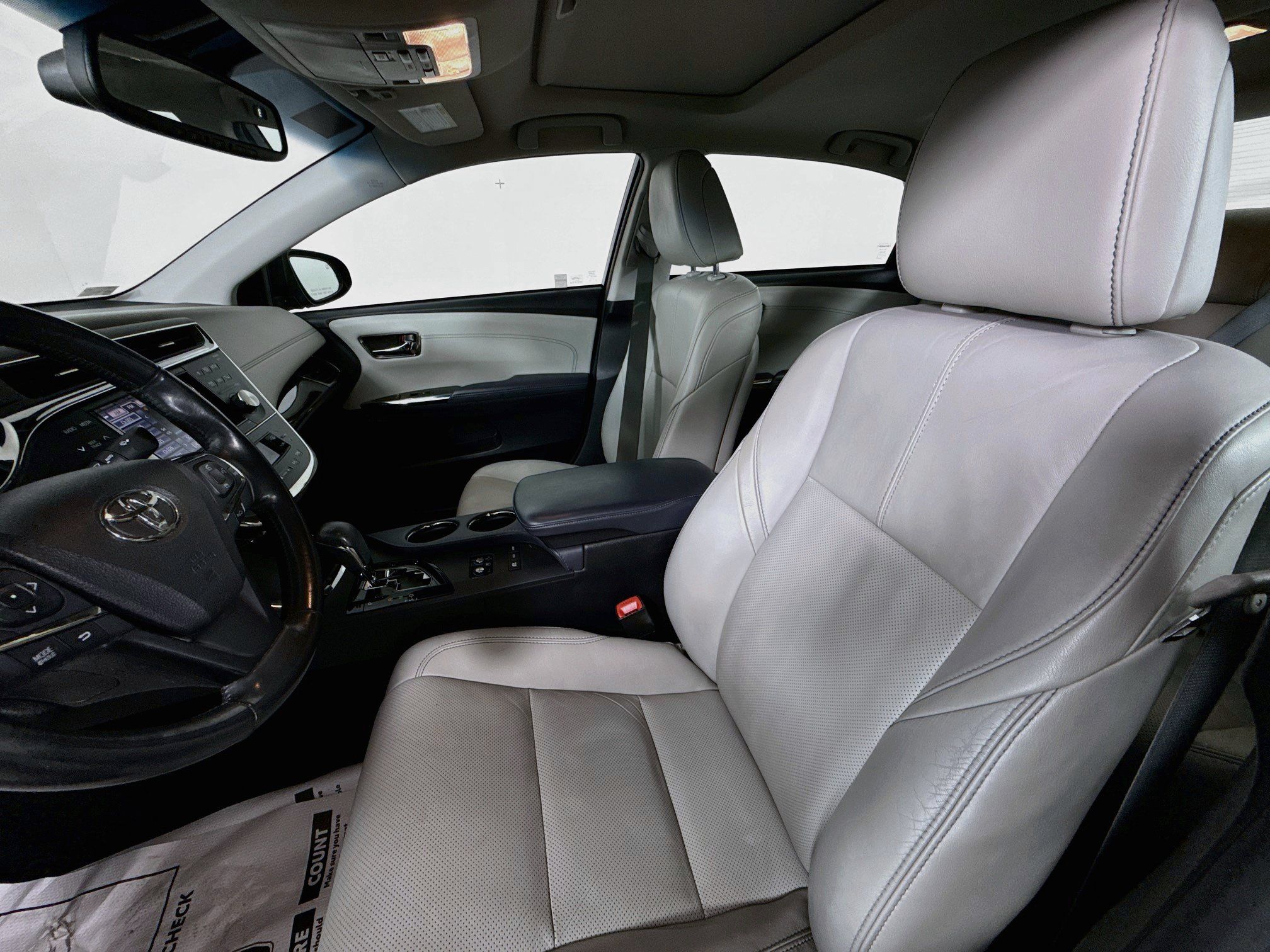 Used 2014 Toyota Avalon Limited w/ Technology Package FWD image 11