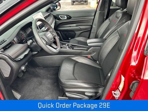 Used 2025 Jeep Compass Trailhawk AWD/4WD image 6