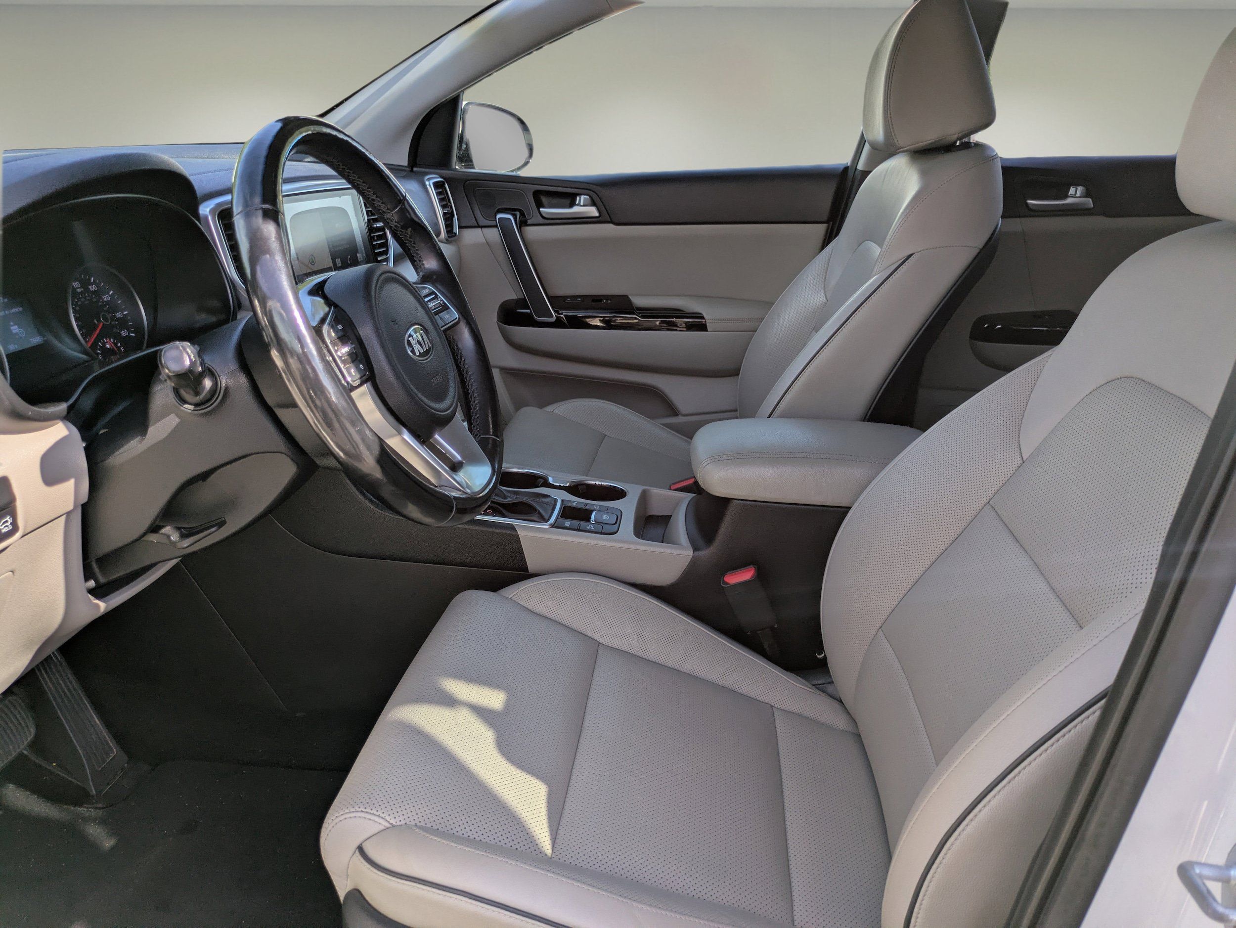 Used 2020 Kia Sportage EX w/ EX Technology Package FWD image 19