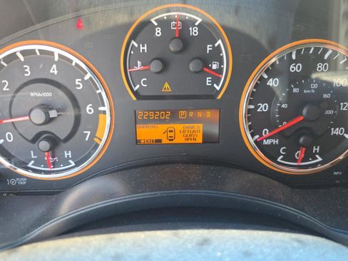 Used 2014 Nissan Armada Platinum RWD image 16