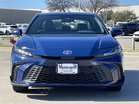 Used 2025 Toyota Camry SE image 8