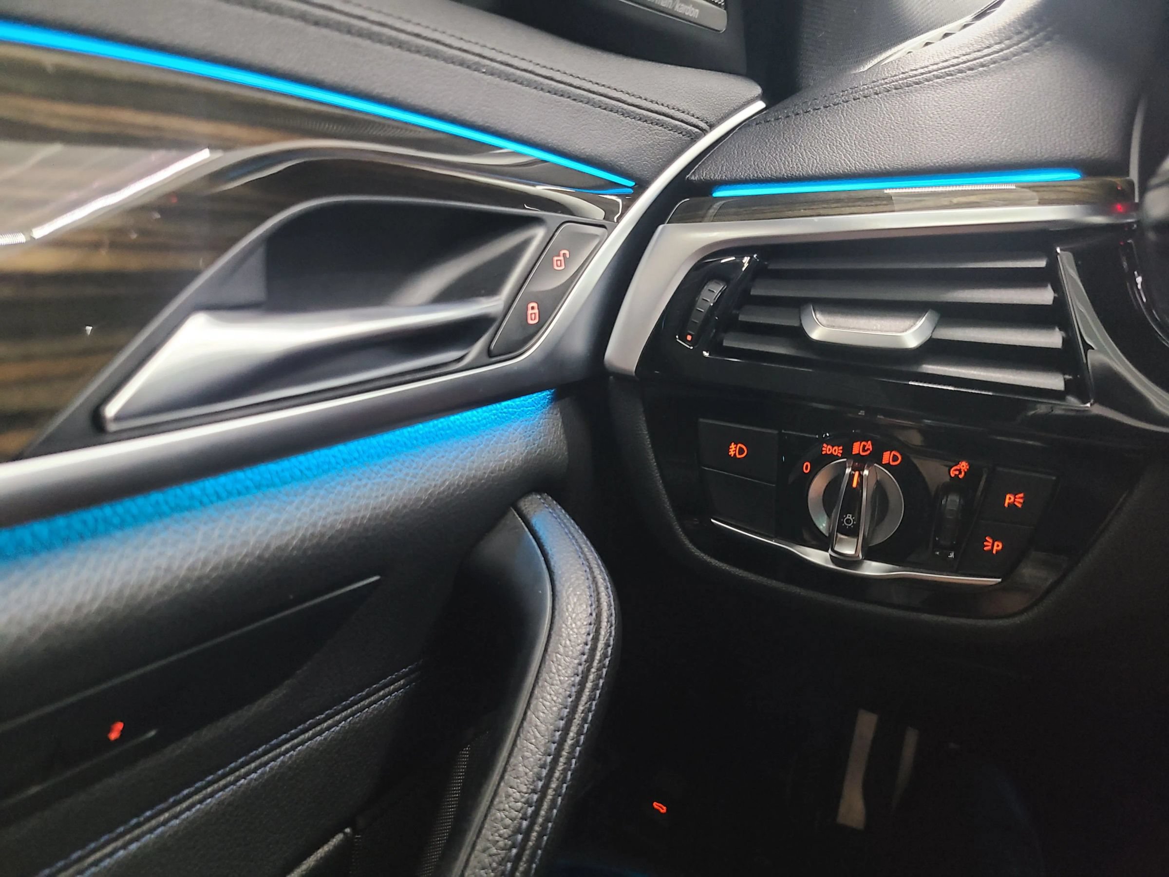 Used 2018 BMW 540i xDrive AWD/4WD image 29