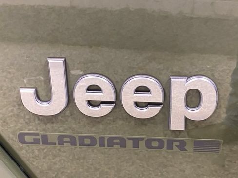 Used 2023 Jeep Gladiator Overland w/ Popular Equipment Package AWD/4WD image 30